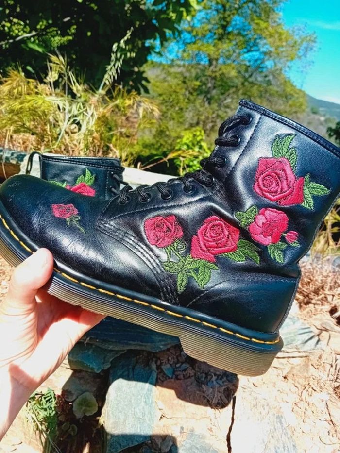 Dr. Martens Vonda roses brodées 🌹 40 - photo numéro 5