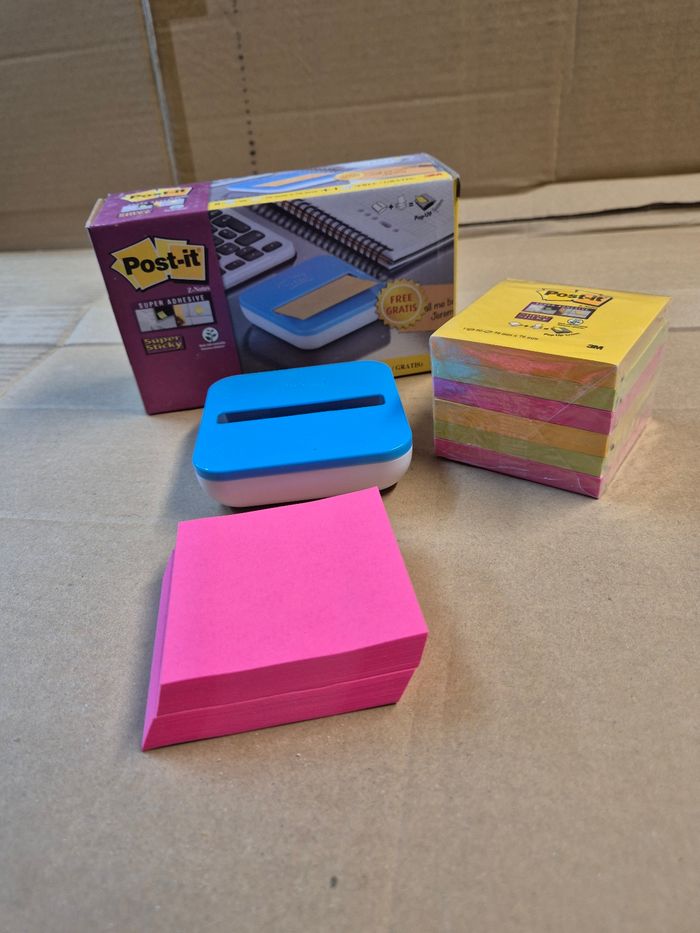 Distributeur de post-it + bloc Post-it