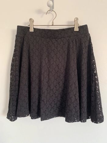 Jupe noire en dentelle
