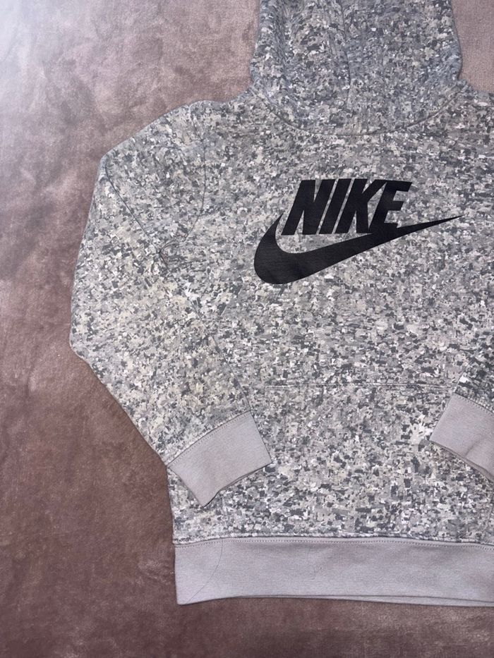 Sweat à capuche gris Nike enfant taille 6-7 ans en très bon état - photo numéro 3