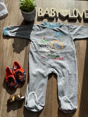 - Pyjama      - 12 mois - bon état
