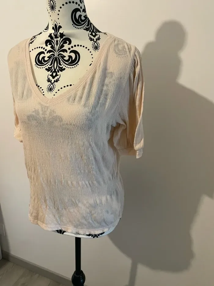 T-shirt à manches courtes col V rose clair effet gaufré Fashion Fit taille 38 - photo numéro 3