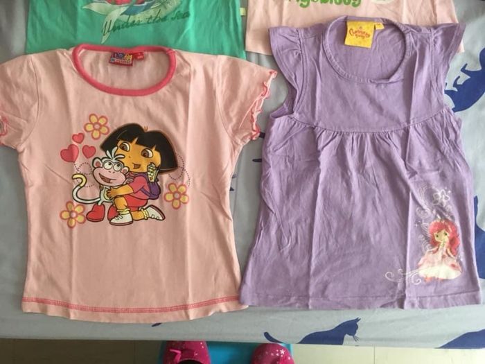 Lot de 4 T-shirts 4/5 ans (6€) - photo numéro 3