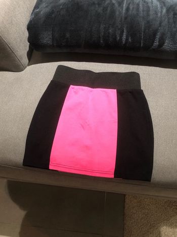Jupe moulante noire et rose