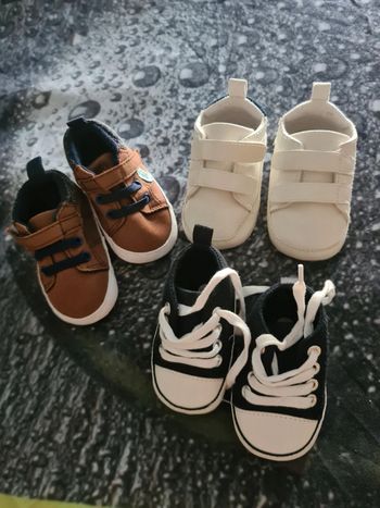 Lot de chaussures bébé