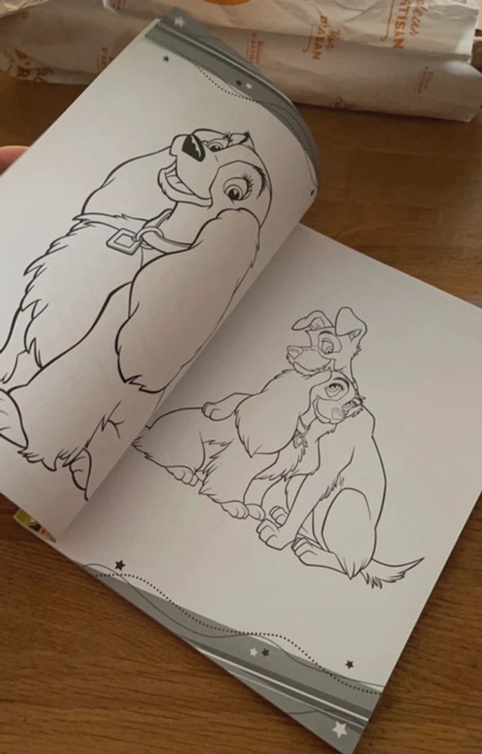 Livre coloriage Disney megacolor avec stickers - photo numéro 5
