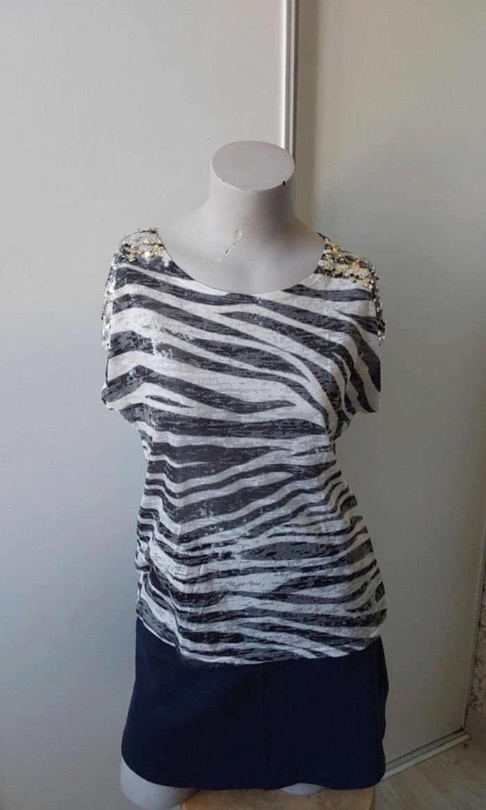 Jolie blouse zébrée noire blanc  argenté  T 38