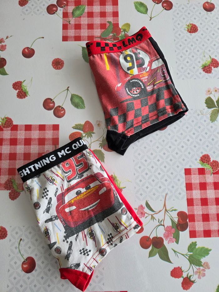 LOTS DE 2 BOXERS DISNEY PIXAR THE CARS ROUGE/,BLANC TAILLE 6/8 ANS - photo numéro 5