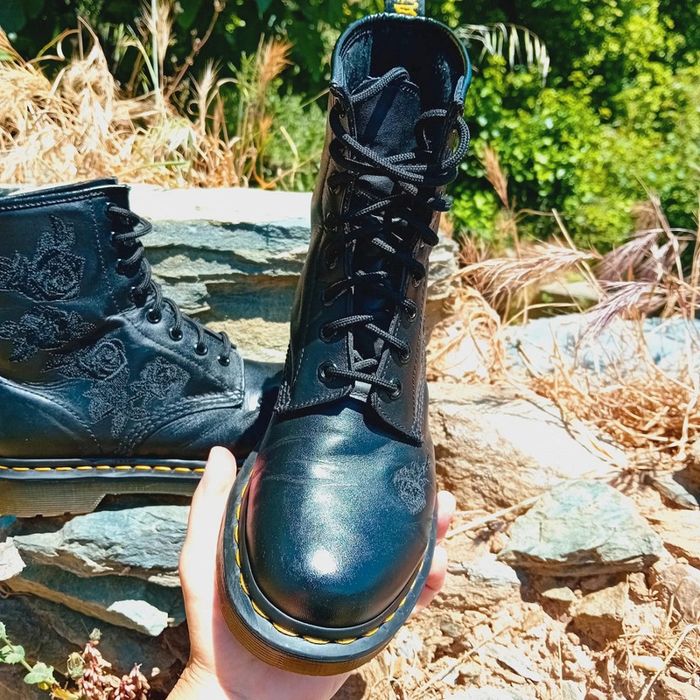 Dr. Martens Vonda Mono Black roses noires brodées 38 - photo numéro 6
