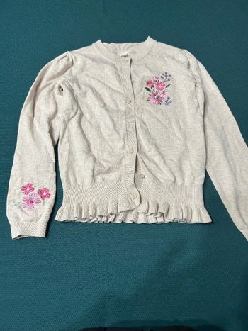 Gilet en maille beige avec broderies florales