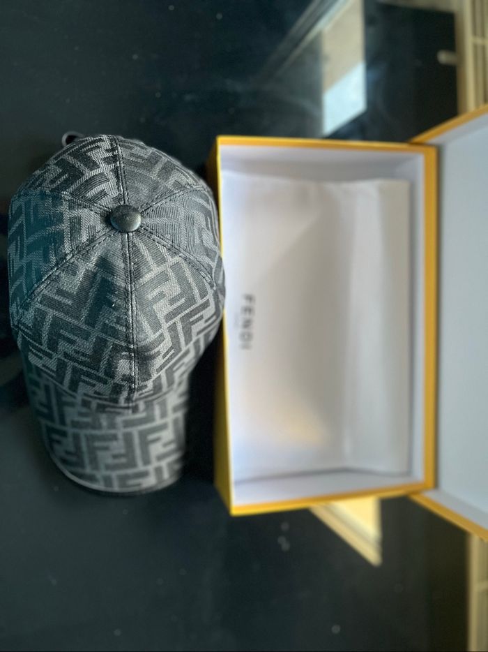 Casquette fendi - photo numéro 8
