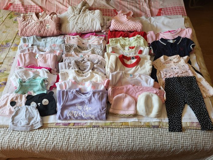 Gros lot de 39 pièces bébé fille de 1 à 12 mois - photo numéro 1