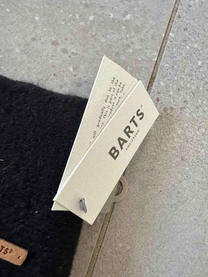 Bandeau noir Barts, neuf, valeur 25€ - photo numéro 2