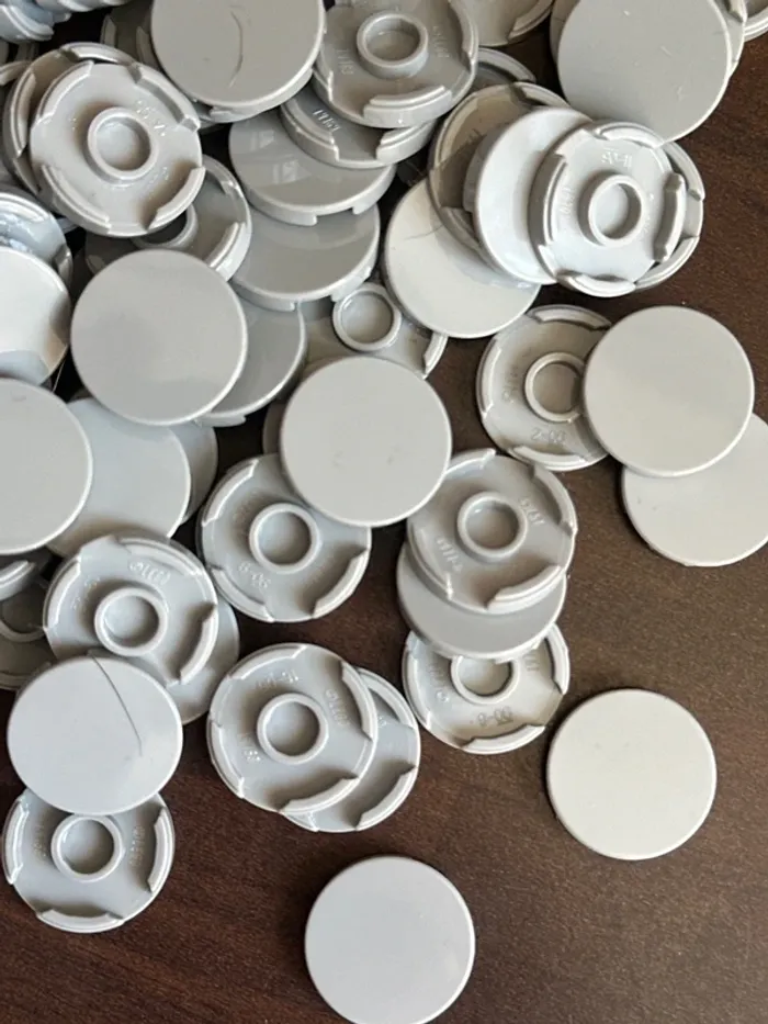 100 lego Tile, Round 2 × 2 with Bottom Stud Holder ref 14769 light bluish gray - photo numéro 3
