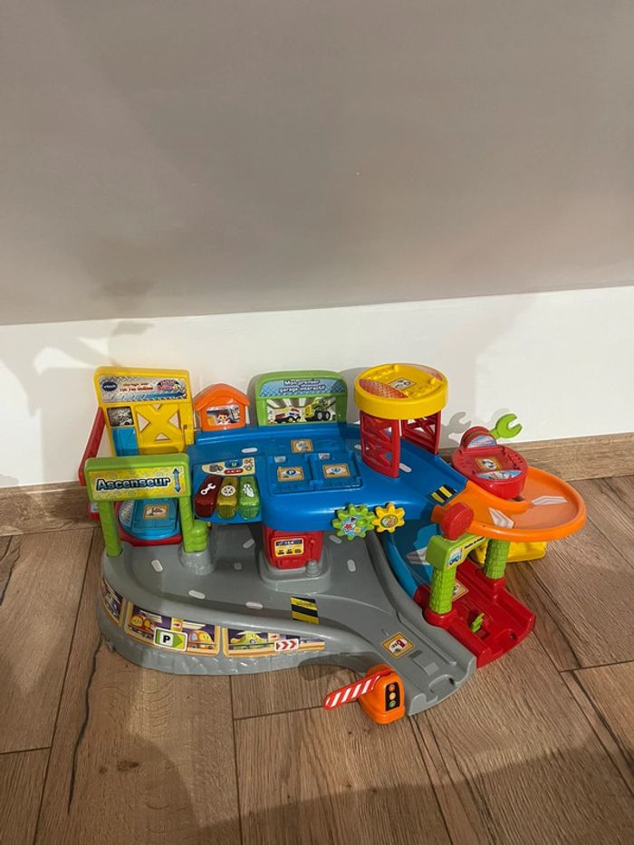 circuit tut tut bolide garage interactif