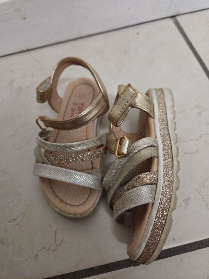 Nus pieds fille - photo numéro 2