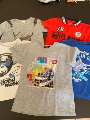 Lot 5 t-shirt taille 6 ans