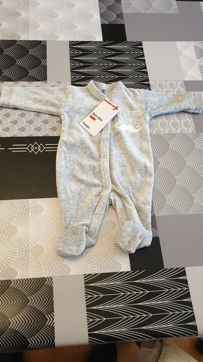 Pyjamas gris et blanc neuf avec étiquette taille prématuré