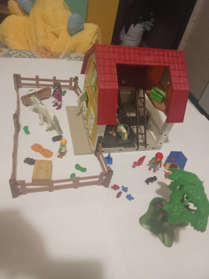 Écurie playmobil avec accessoires personnage et chevaux - photo numéro 6