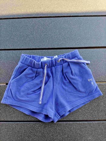 Short fille