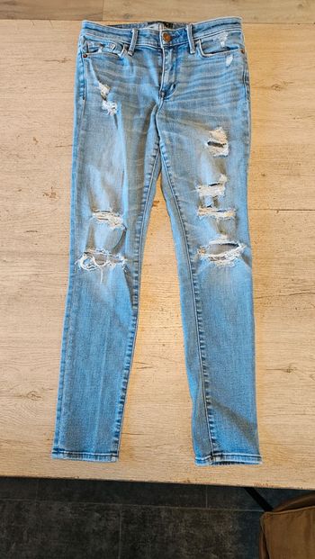Jean s bleu clair à trous et élastique,  Abercrombie &  Fitch, taille 25