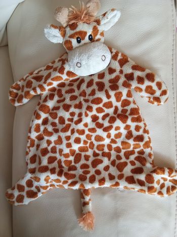 Doudou girafe Kimbaloo la halle plat semi-plat blanc crème marron
