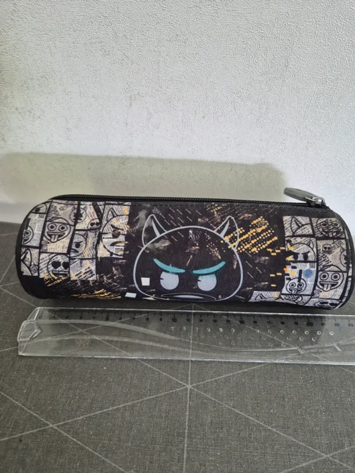 Trousse ronde emoji diable - photo numéro 2