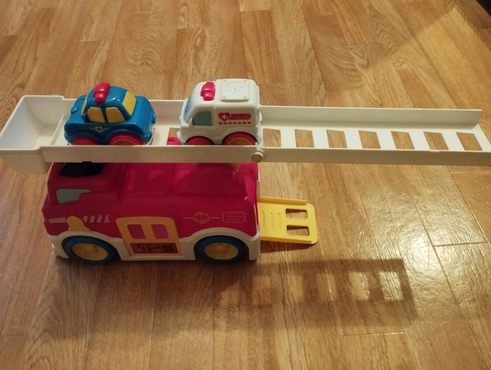 Véhicule avec deux voitures - photo numéro 2