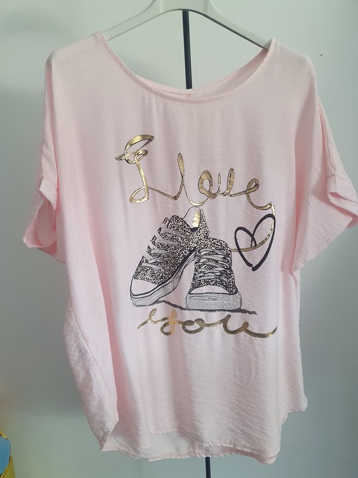 Tee shirt neuf viscose à motifs dorés et strass Taille unique jusqu au 42
