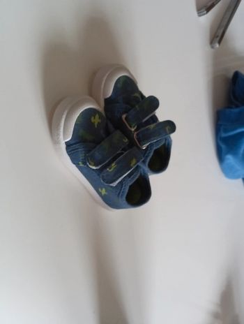Chaussure basket en toile a scratch dinosaure taille 20