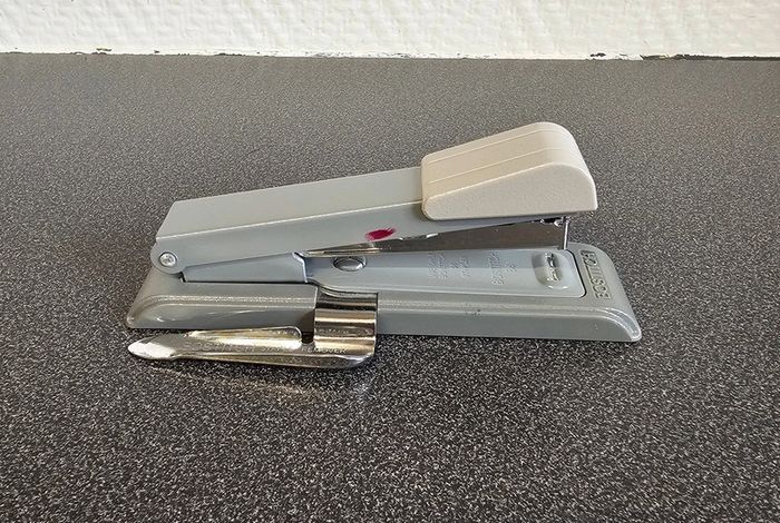 Agrafeuse en métal - photo numéro 6