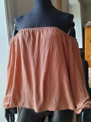 Haut épaules dénudées rose taille m manches longues