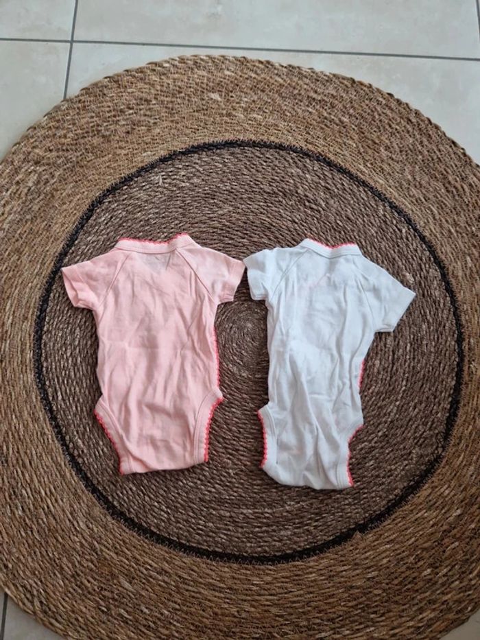 Lot de 2 bodies manches courtes Gémo taille 1 mois - photo numéro 2