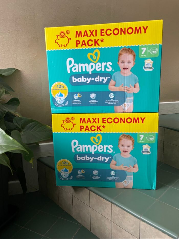 Lot 2 cartons couches Pampers T7