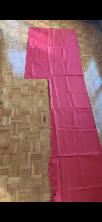 Tissu chute rouge 
