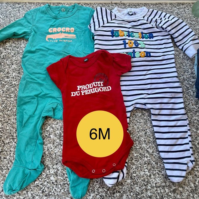 Lot body + 2 pyjamas taille 6 mois