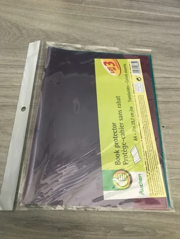 protèges cahier format a4 21x29,7 neuves jamais utilisées auchan translucides colorés