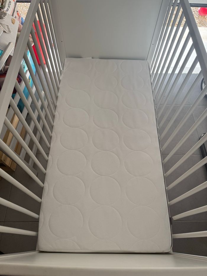 Lit bébé évolutif + matelas
