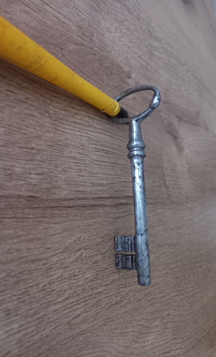 Clé ancienne en métal de 10 cm. - photo numéro 4