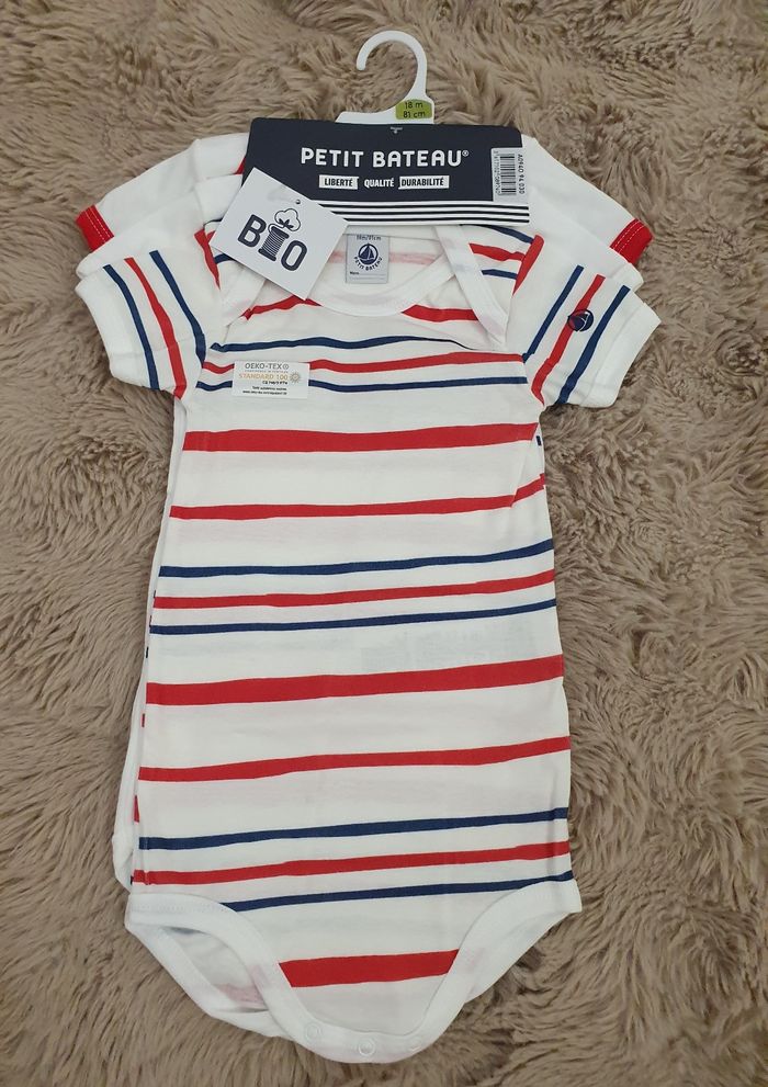 Lot de 3 bodies manches courtes 18mois petit bateau - photo numéro 1