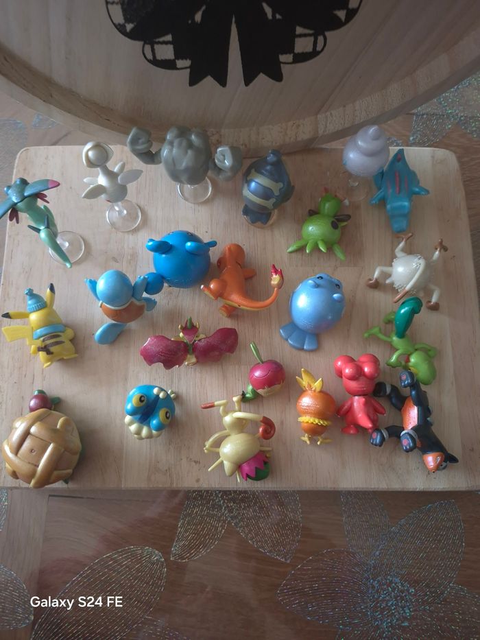 Lot 22 figurines Pokémon pikachu, salamèche, carapuce & rares - photo numéro 5