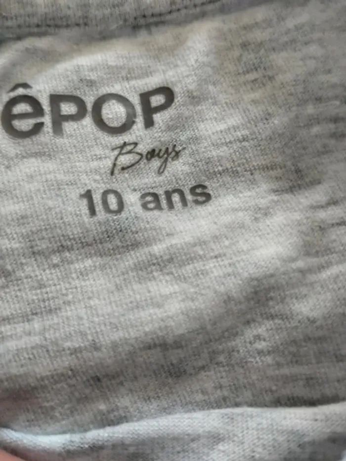 Gros lot de vêtements de sport pour fille 10 ans + donne chaussettes - photo numéro 12