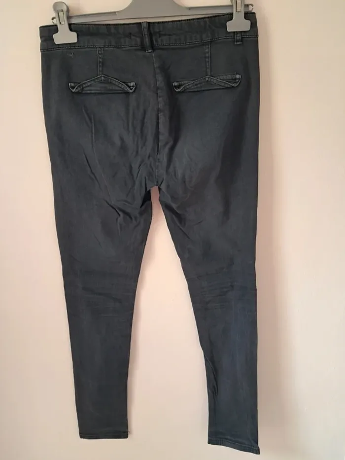 Jean skinny femme noir boutons apparents tendance - photo numéro 2