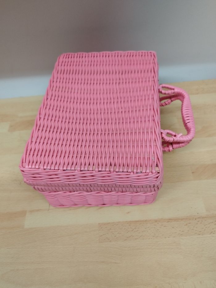 Malette rose en scoubidou
Dimension 25 cm x 18 cm x x 12,5 cm - photo numéro 5