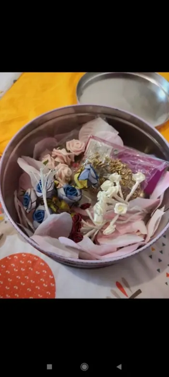 Lot de fleurs en papiers en très bon état