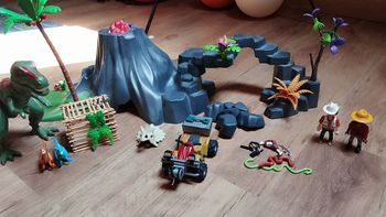 Playmobil ile volcan + tyrannosaure