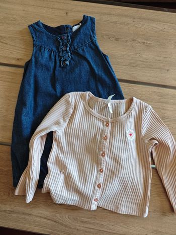 Robe en jean + gilet 24 mois bébé fille parfait état