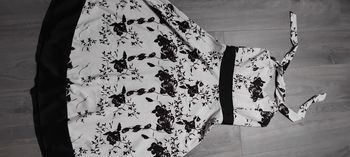 Robe noire et blanche