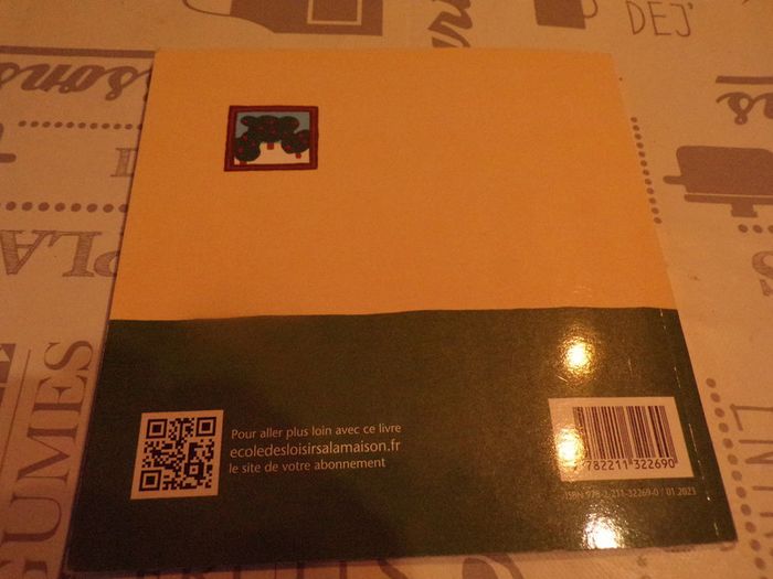 Livre Pas plus haut que trois pommes  l'école des loisirs - photo numéro 3