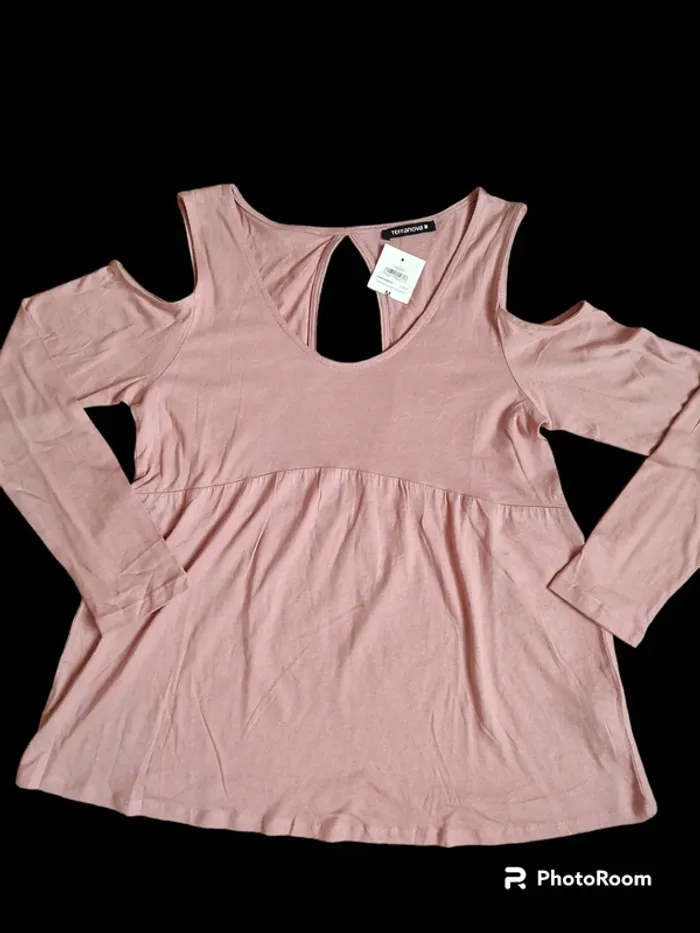 Blouse épaule dénudées T. 38